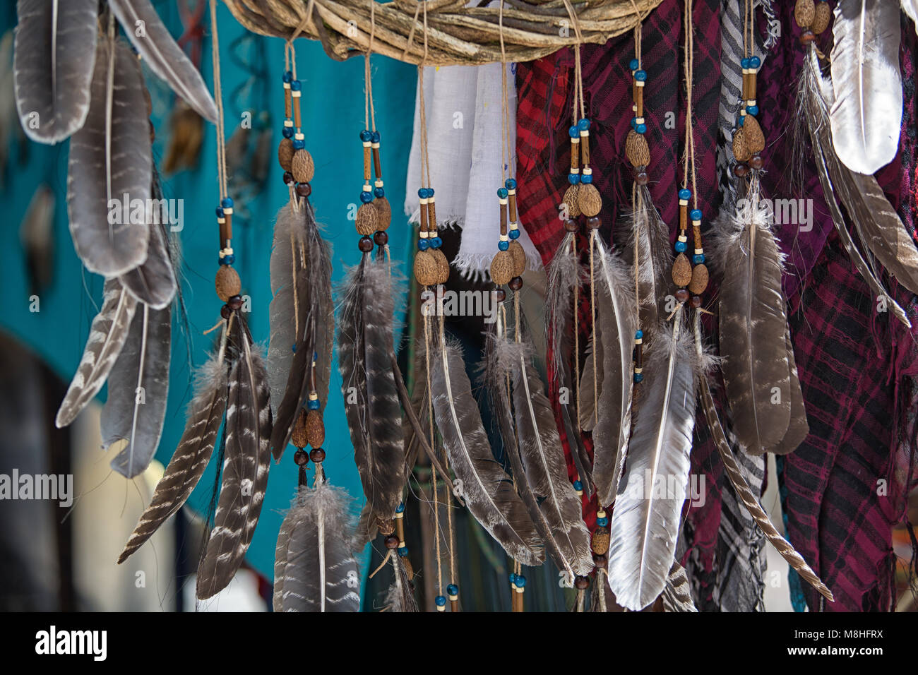 Lexington, Kentucky - 10 mars 2018 : faites de l'artisanat autochtones feather affichée à l'artisan local market Banque D'Images