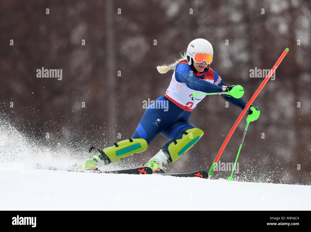 La société britannique Kelly Gallagher rivalise en slalom femmes, des déficients visuels au centre alpin de Jeongseon pendant neuf jours de l'hiver 2018 de PyeongChang Jeux paralympiques à la Corée du Sud. Banque D'Images