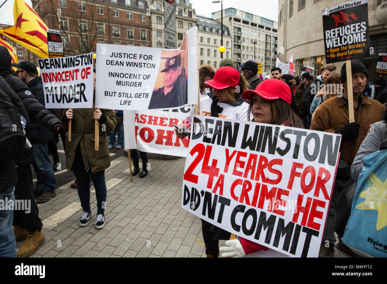 Londres, Royaume-Uni. 17 mars, 2018. Les membres de la Justice pour Dean Winston campagne sur la marche contre le racisme, organisé par Stand Up au racisme, d'appeler le gouvernement de promulguer la Dubs amendement, l'obligeant à agir "dès que possible" à déménager et à soutenir les enfants réfugiés non accompagnés en Europe, et d'aider ceux qui fuient la guerre et la persécution. Credit : Mark Kerrison/Alamy Live News Banque D'Images