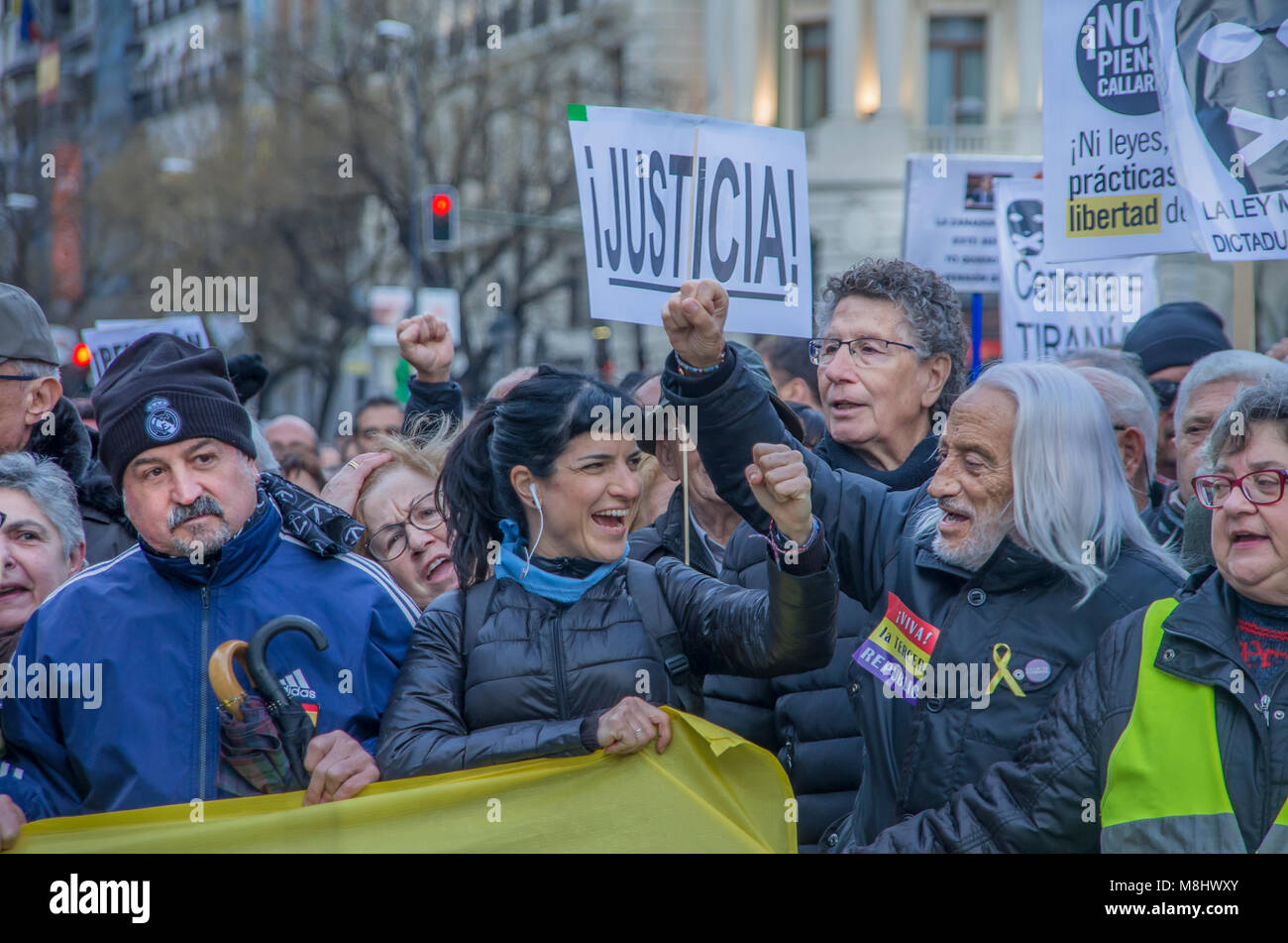 Madrid, Espagne. 17 mars 2018. Des milliers d'pensionists ont pris les rues de Madrid pour protester contre les réductions des pensions. Credit : Lora Grigorova/Alamy Live News Banque D'Images