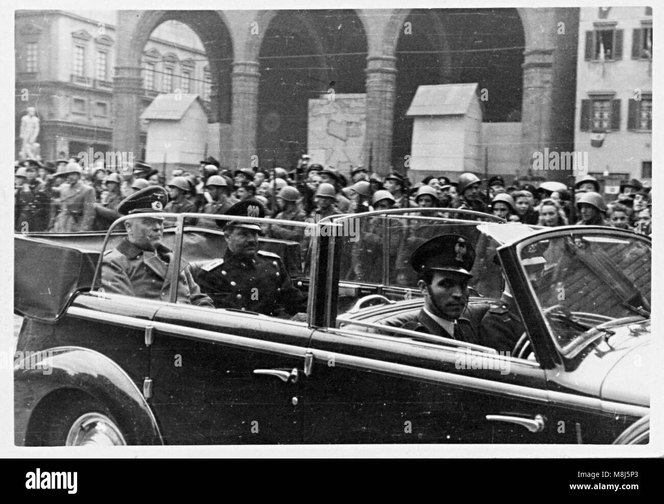 Photo historique de la DEUXIÈME GUERRE MONDIALE : Hitler, Mussolini, Ribbentropp, Ciano, Starace, Bottai visiter Firenze, Italie - le 9 mai, 1938 Banque D'Images