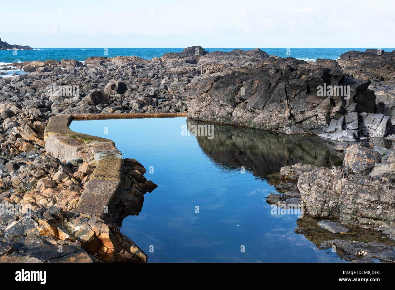 L'homme a fait de la mer natation piscine de prêtres cove, cape Cornwall, Cornwall, England, UK. Banque D'Images