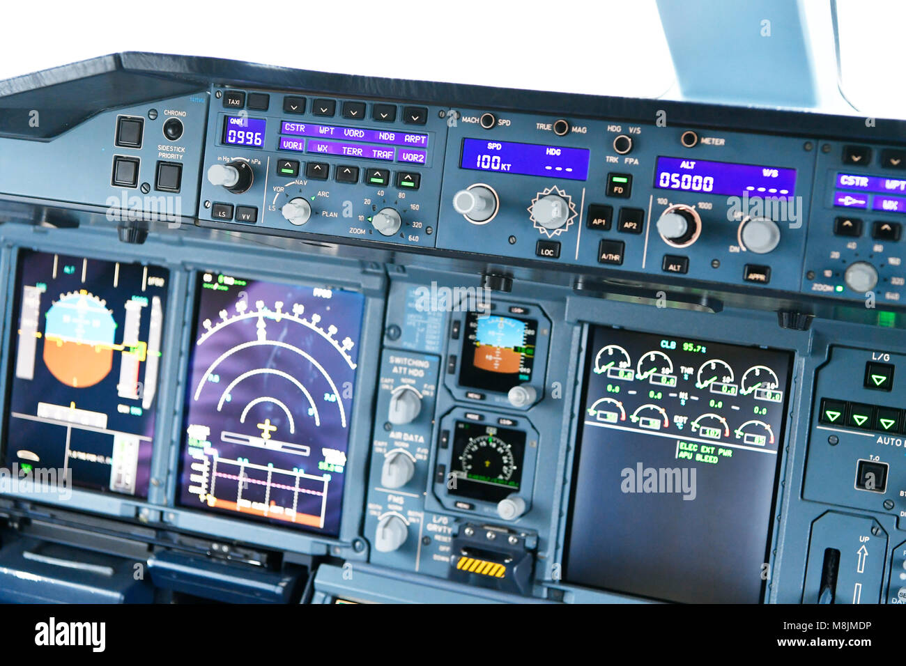 S'affiche dans le cockpit, cockpit, bord, Commutateur, porte de sécurité, radar, transpondeur, regard Porte, contrôle, pilote automatique, Lufthansa, Airbus A380-800 Banque D'Images