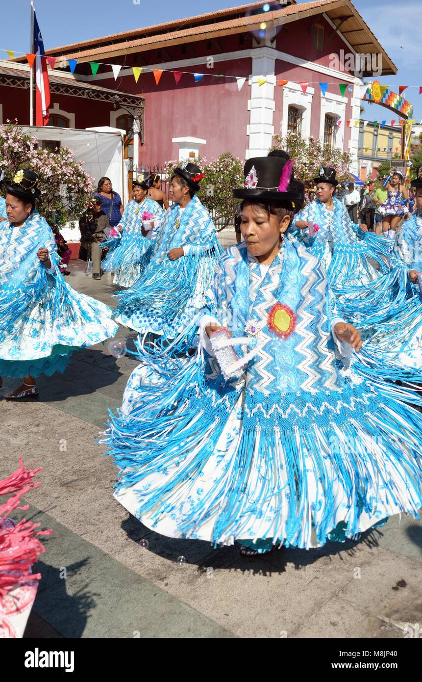 Danseurs boliviens sur Sun Festival à Arica, Chili Banque D'Images