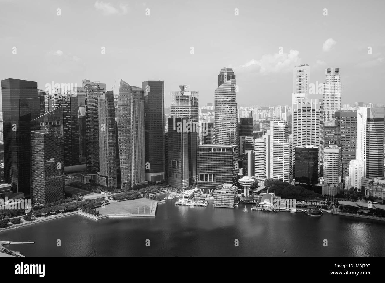 Les gratte-ciel modernes par River à Singapour Banque D'Images