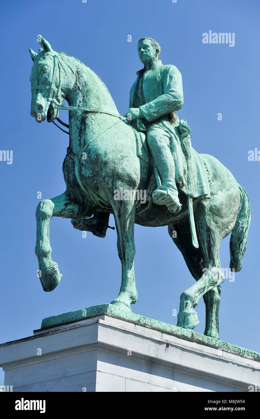 Statue équestre du roi Albert I sur le Mont des Arts / Kunstberg dans centre historique de Bruxelles, Belgique. 23 avril 2010 © Wojciech Strozyk / Alamy St Banque D'Images