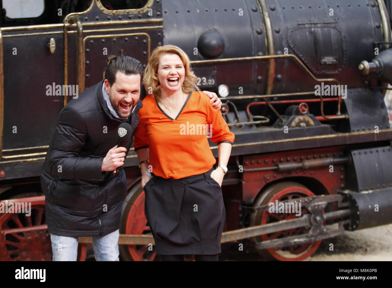 Berlin, Allemagne. 18 Mar, 2018. Berlin : la première mondiale de 'Jim Knopf et Luc le conducteur de locomotive' en face du centre Sony sur la Potsdamer Platz. La photo montre l'acteur Annette Frier sur le tapis rouge. Credit : Simone Kuhlmey/Pacific Press/Alamy Live News Banque D'Images