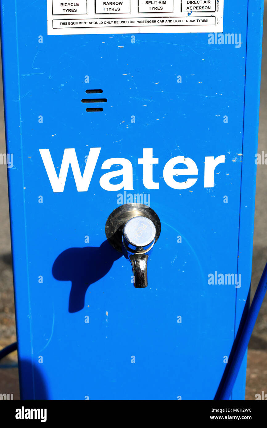 Un robinet d'eau au poste d'essence à Melbourne Australie Victoria Banque D'Images