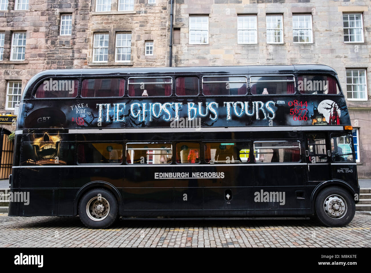The Ghost Bus Tours double decker bus sur le Royal Mile à Édimbourg, Écosse, Royaume-Uni Banque D'Images