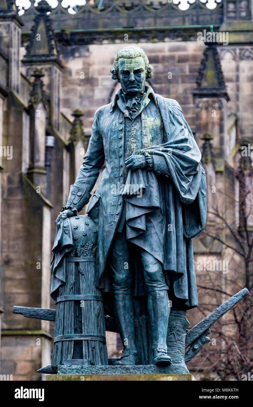 Statue d'Adam Smith sur le Royal Mile, dans la vieille ville d'Édimbourg, Écosse, Royaume-Uni Banque D'Images