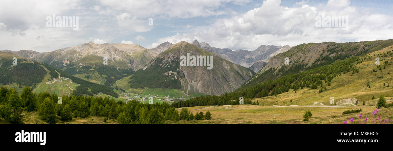 Alpes autour de petites villes éloignées de Livigno en Italie Banque D'Images