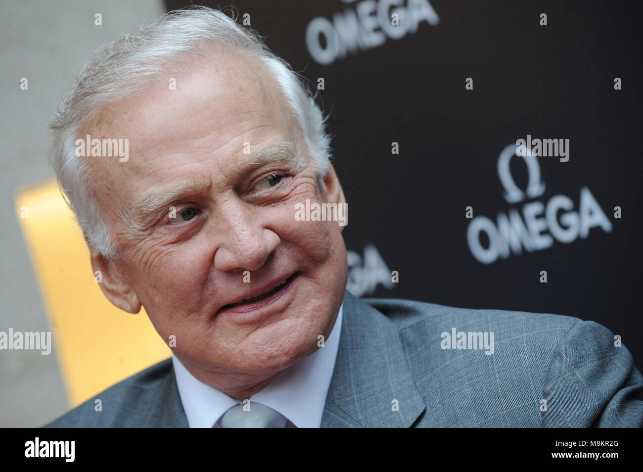 Buzz Aldrin marque le 40e anniversaire de l'alunissage avec le début de l'edition limitée de la Speedmaster Moonwatch Apollo 11 inspiré par regarder l'original porté par l'aldrine à l'alunissage. Boutique Phare OMEGA à New York City. Le 3 juin 2009. Crédit : Dennis Van Tine/MediaPunch Banque D'Images
