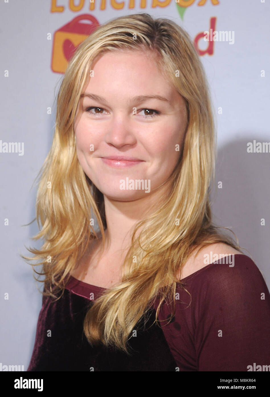 Julia Stiles assiste à la vente aux enchères, Lunch présenté par Gourmet Magazine, au profit de la banque alimentaire de New York et le lunch de fonds Afrique du Sud. Les studios du lait dans la ville de New York. 11 décembre 2008 Crédit : Dennis Van Tine/MediaPunch Banque D'Images