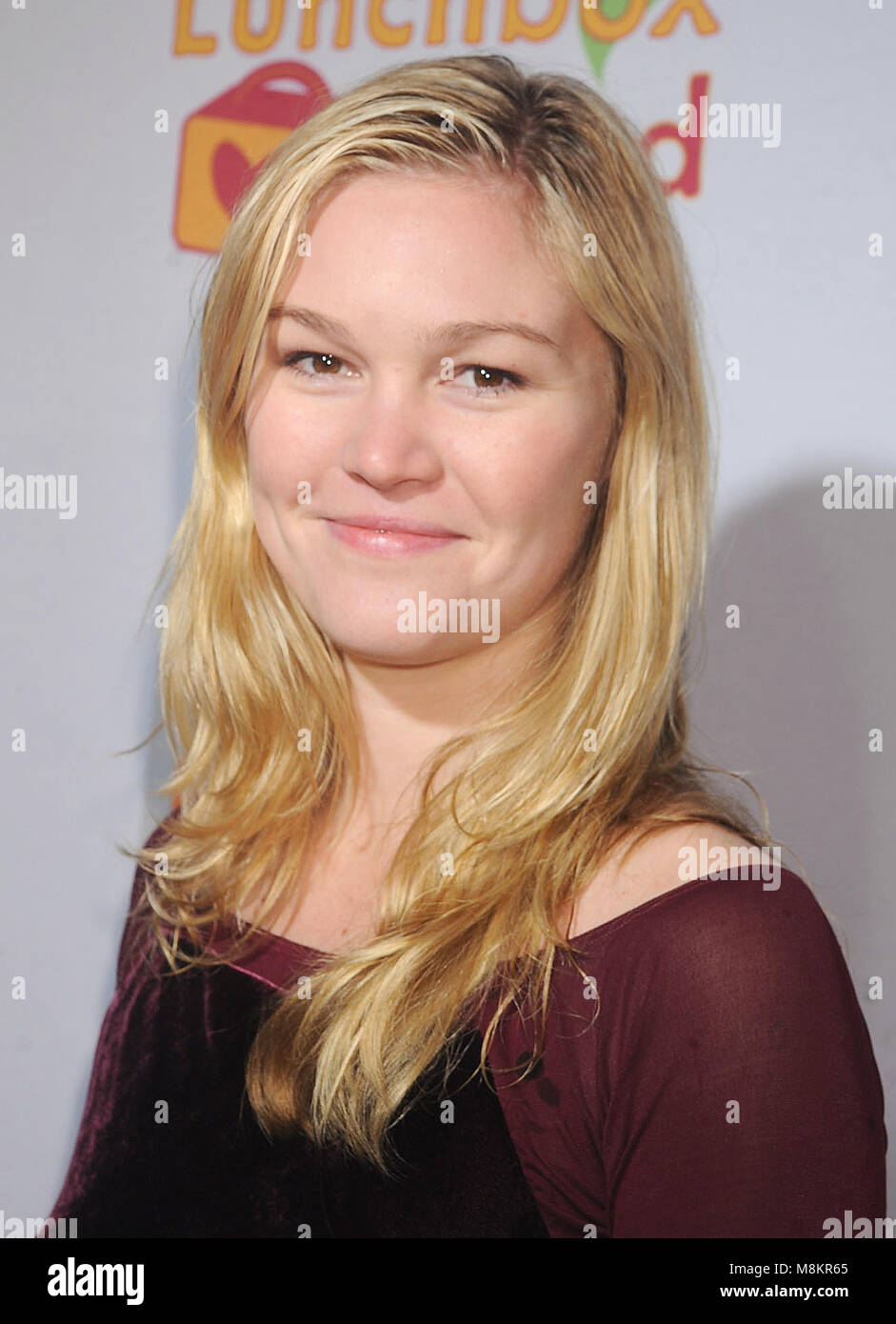 Julia Stiles assiste à la vente aux enchères, Lunch présenté par Gourmet Magazine, au profit de la banque alimentaire de New York et le lunch de fonds Afrique du Sud. Les studios du lait dans la ville de New York. 11 décembre 2008 Crédit : Dennis Van Tine/MediaPunch Banque D'Images
