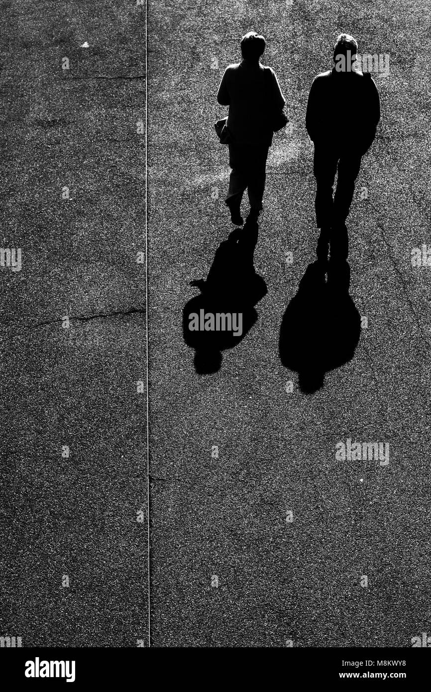 Un couple et leur ombre Banque D'Images