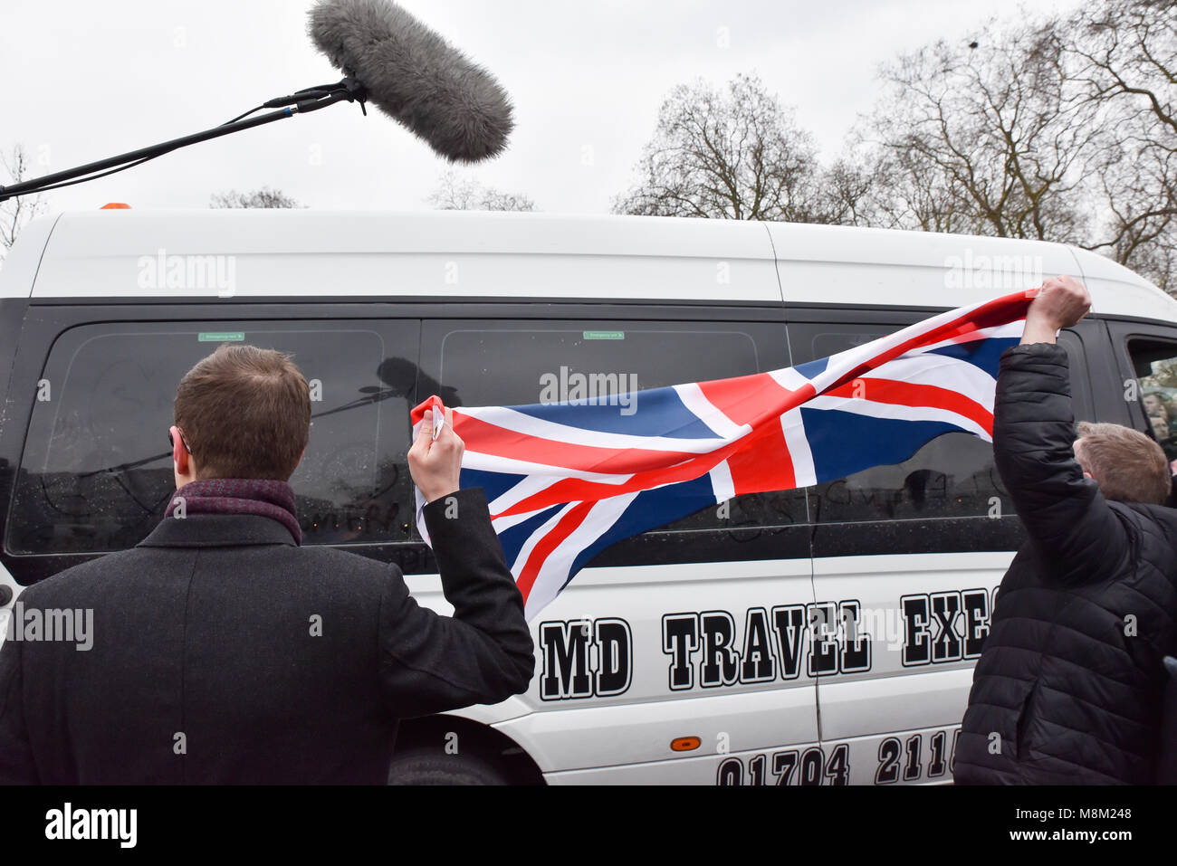 Speakers Corner, London, UK. 18 mars 2018. Tommy Robinson apparaît à Speakers Corner. Un groupe de contre s'occupe. Crédit : Matthieu Chattle/Alamy Live News Banque D'Images