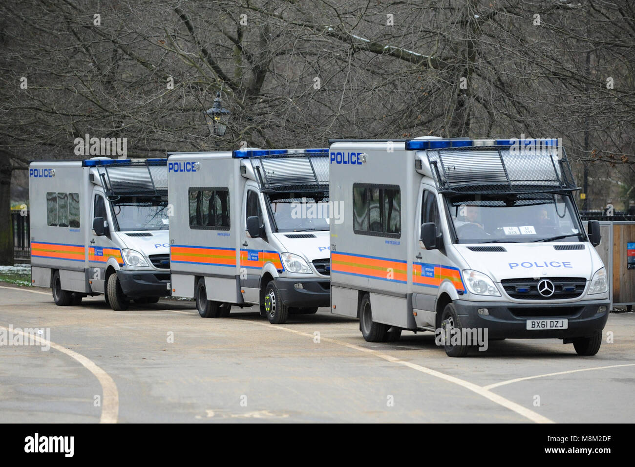Londres, Royaume-Uni. 18 mars, 2018. Il y avait une forte présence policière dans la région de Hyde Park avant l'arrivée de Tommy Robinson (militant politique et co-fondateur, ancien porte-parole et chef de l'English Defense League - EDL) à Speakers Corner, London, Royaume-Uni. Crédit : Michael Preston/Alamy Live News Banque D'Images