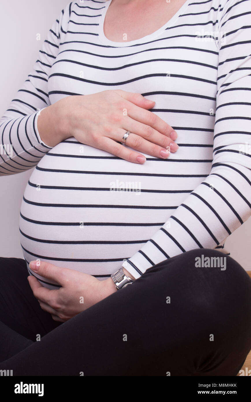 L Estomac De Bebe Grandir Photo Stock Alamy L Estomac De Bebe Grandir Photo Stock Alamy