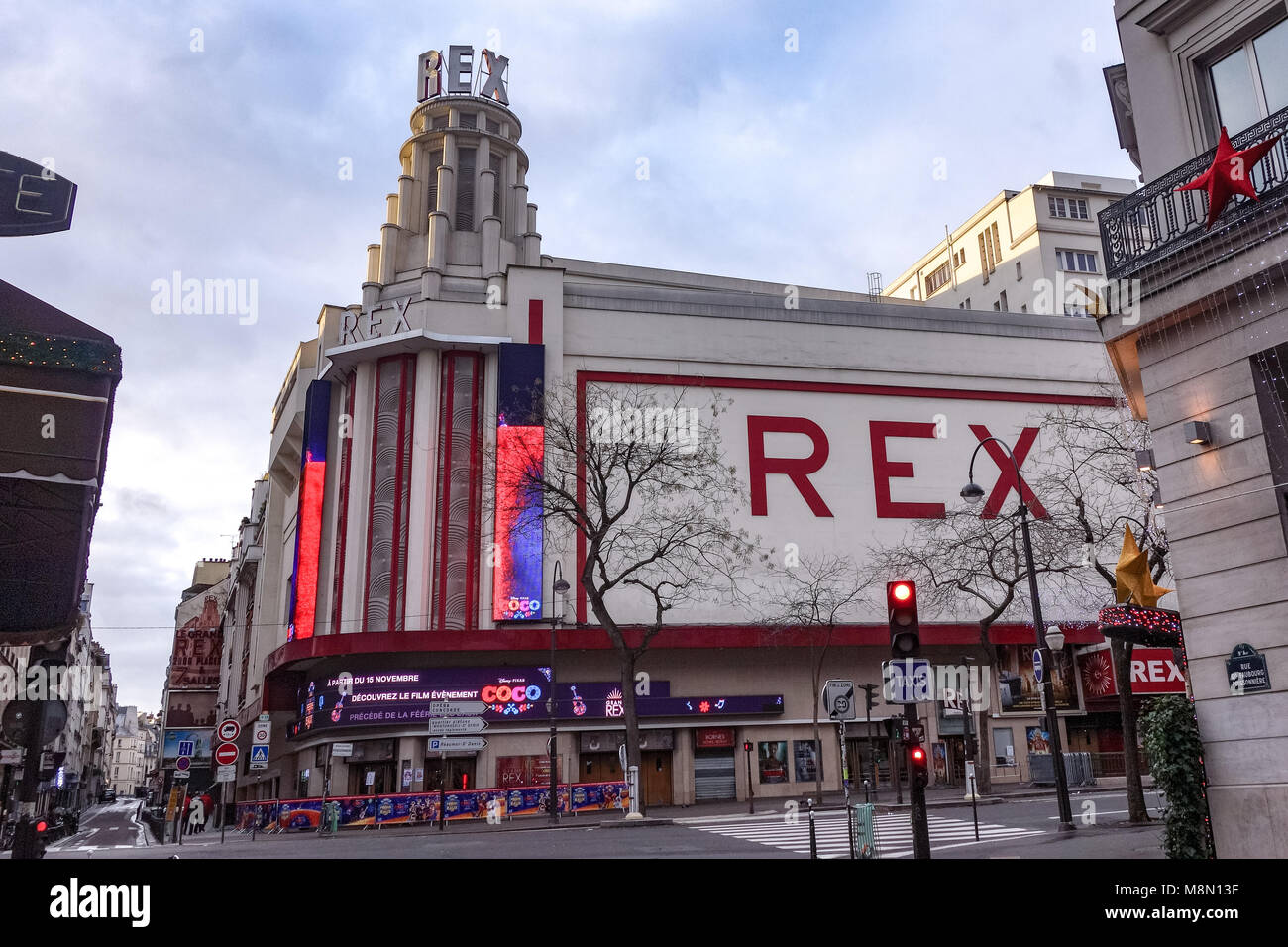 Dec 31, 2017 - La façade du Grand Rex, Paris, France Banque D'Images