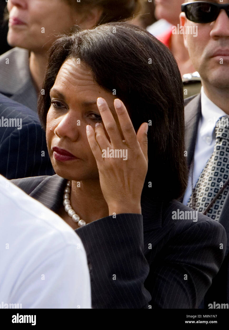 Condoleezza Rice, Secrétaire d'État des États-Unis, les lingettes son œil au cours de la dédicace de la Memorial du 11 septembre au Pentagone sur le 7ème anniversaire des attentats du 11 septembre contre New York et Washington à Washington, DC, le jeudi, 11 septembre 2008. Credit : Joshua Roberts / Piscine via CNP /MediaPunch Banque D'Images