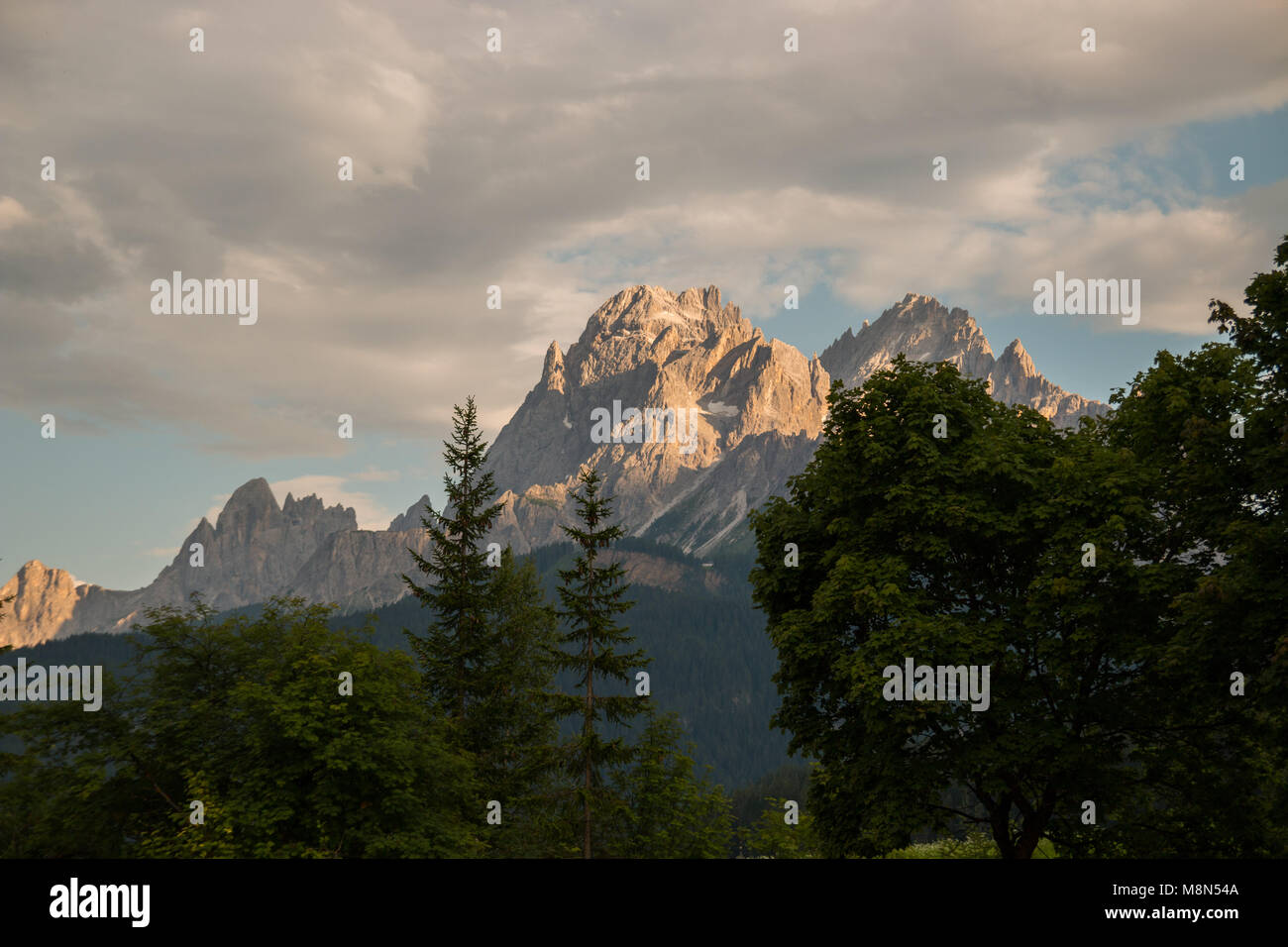 Vues sur la vallée de Pusteria, Bolzano, Trentin-Haut-Adige, Italie Banque D'Images