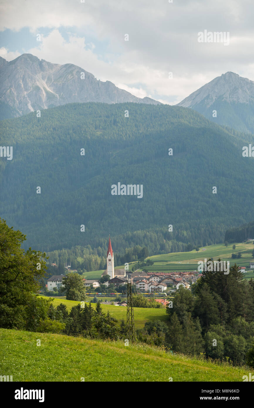 Vues sur la vallée de Pusteria, Bolzano, Trentin-Haut-Adige, Italie Banque D'Images