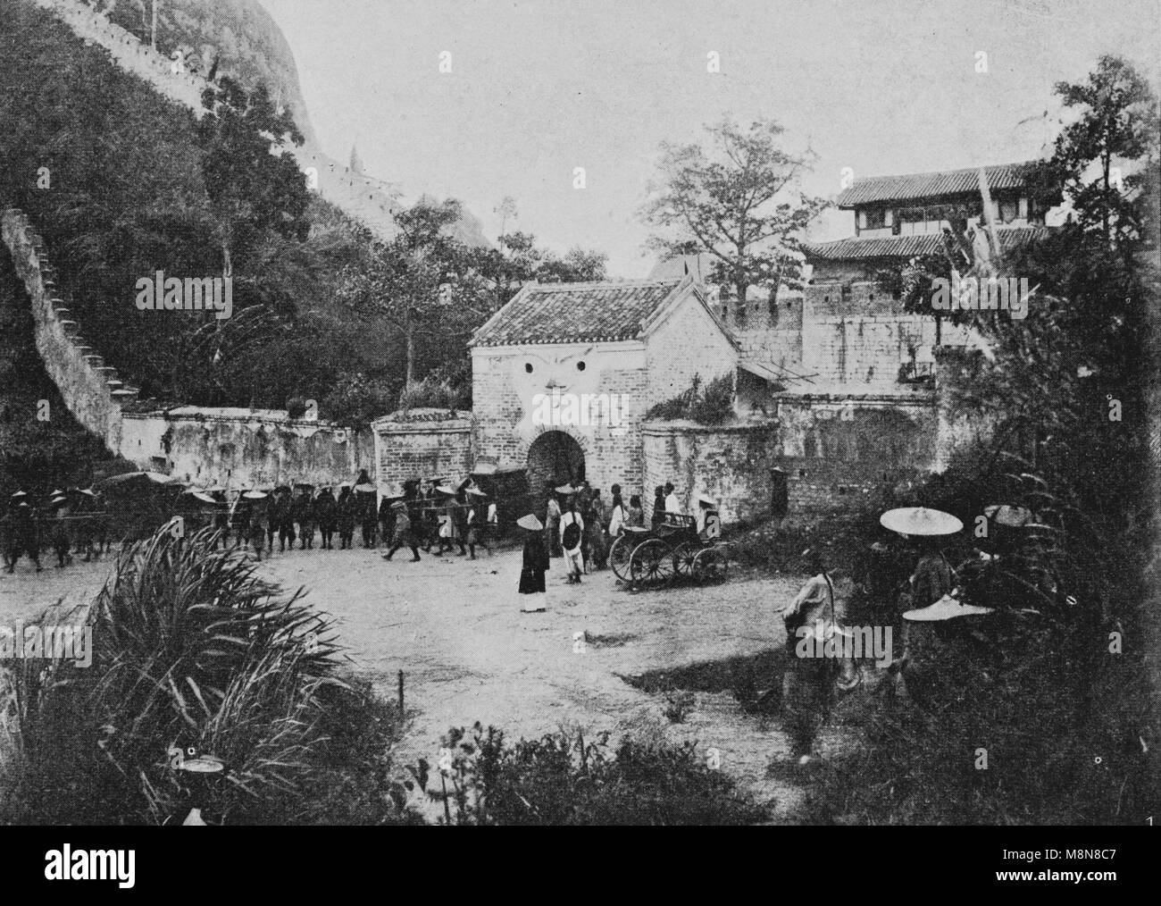 Inauguration du chemin de fer construit par la France entre Hanoi et la Chine en 1900, photo de l'hebdomadaire français journal l'illustration, 22D, septembre 1900 Banque D'Images