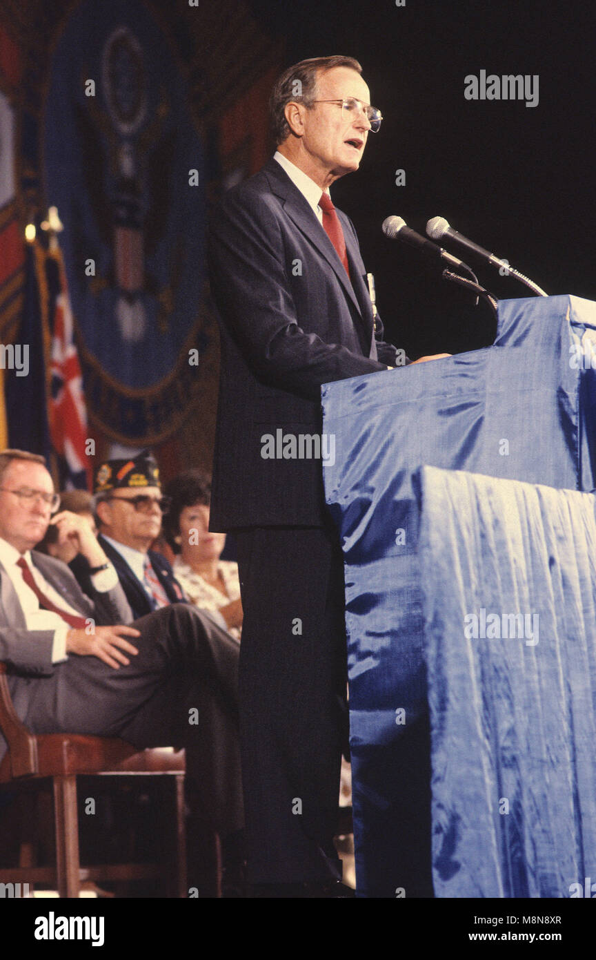 Chicago, Illinois, USA, 22 août 1988 VIce-President George H. W. Bush traite de la convention d'Anciens Combattants à l'étranger durant son exécution en tant que candidat à la présidence. Credit : Mark Reinstein/MediaPunch Banque D'Images