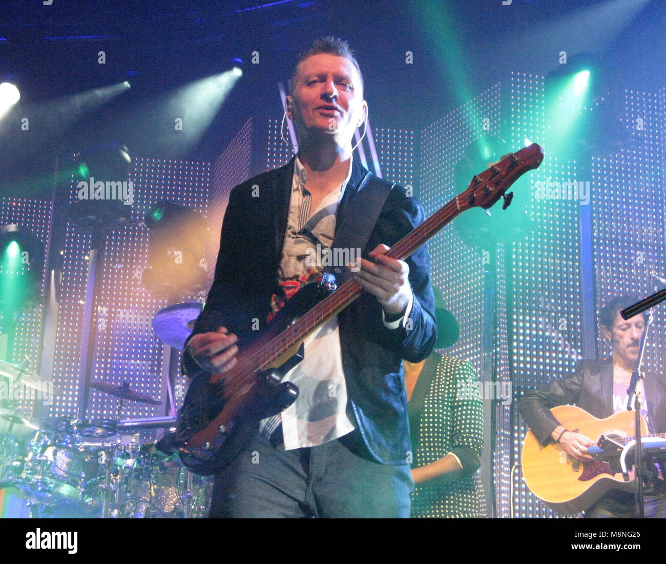 Simple Minds live at the Roundhouse à Londres avec : Ged Grimes, Simple Minds Où : London, Royaume-Uni Quand : 15 Feb 2018 Credit : Melanie Hupli/WENN.com Banque D'Images
