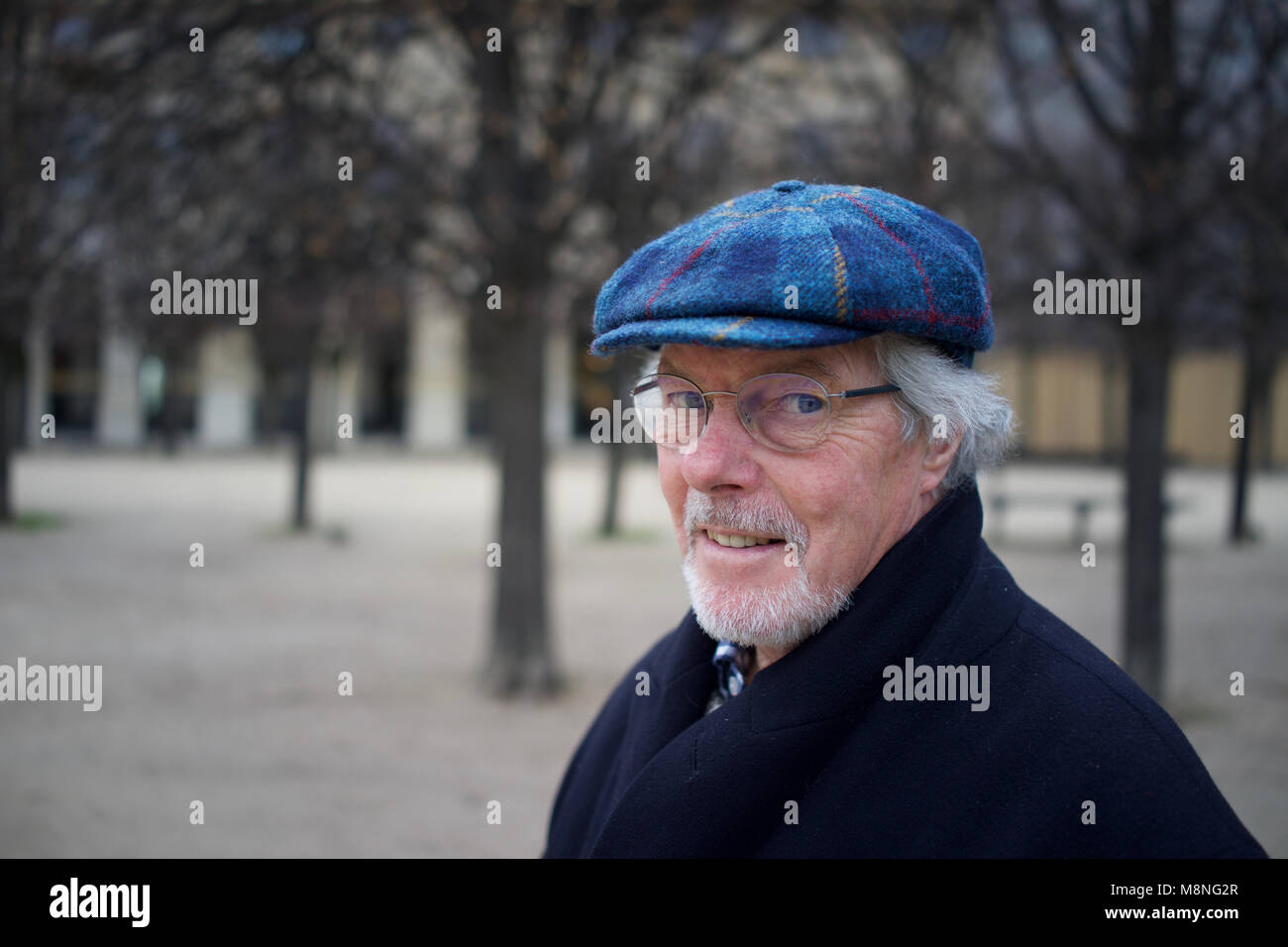 Friendly Man in Harris Tweed Cap - dans parc, Paris Banque D'Images