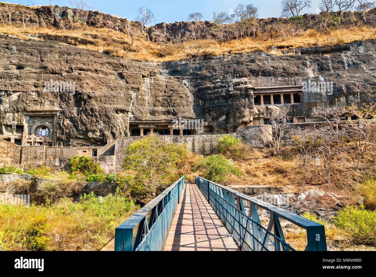 Bridge au-dessus de la rivière à l'Waghur Ajanta Caves. Le Maharashtra, Inde Banque D'Images