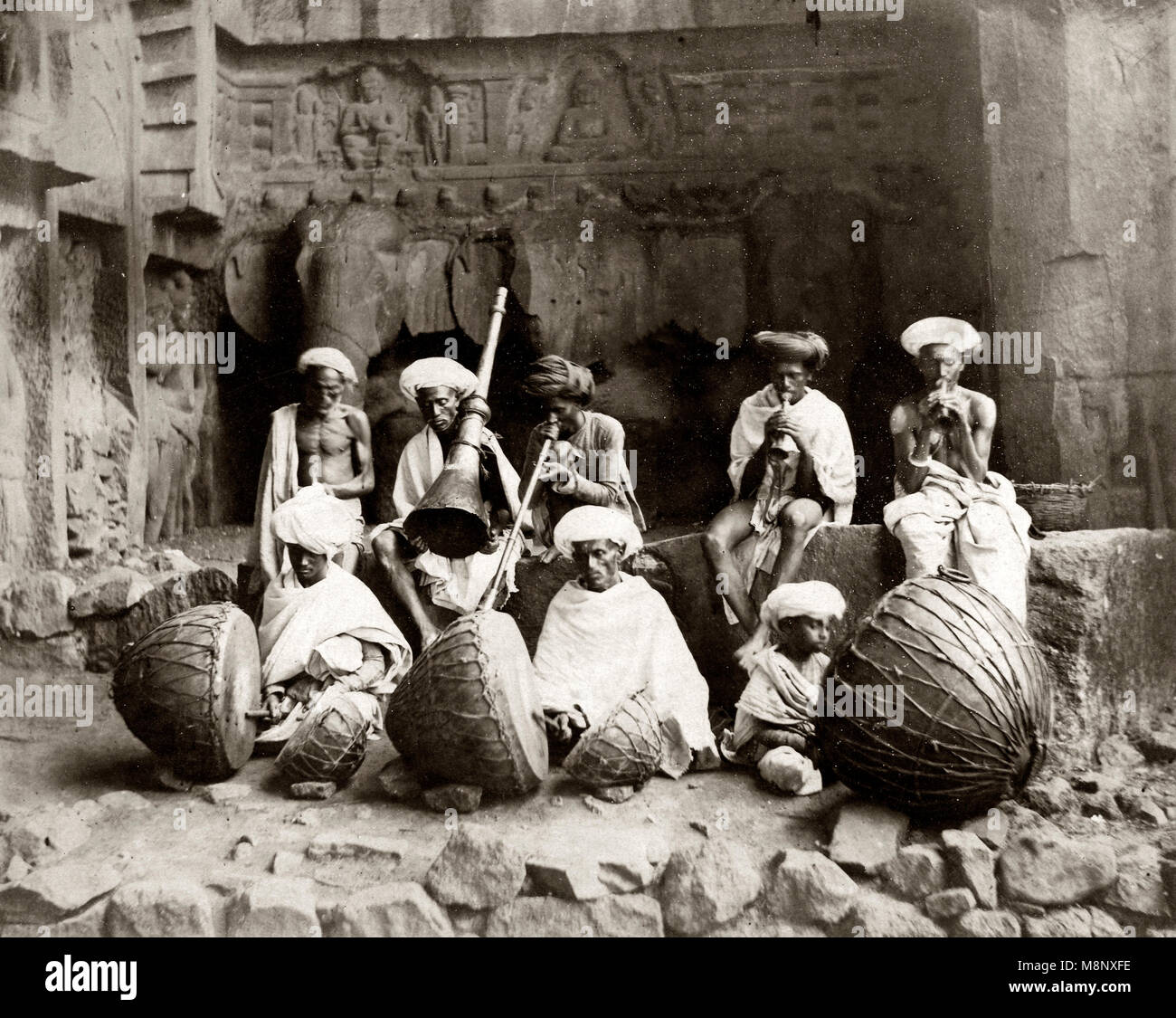 C. 1880 L'Inde - musiciens indiens à l'Karlee caves Banque D'Images