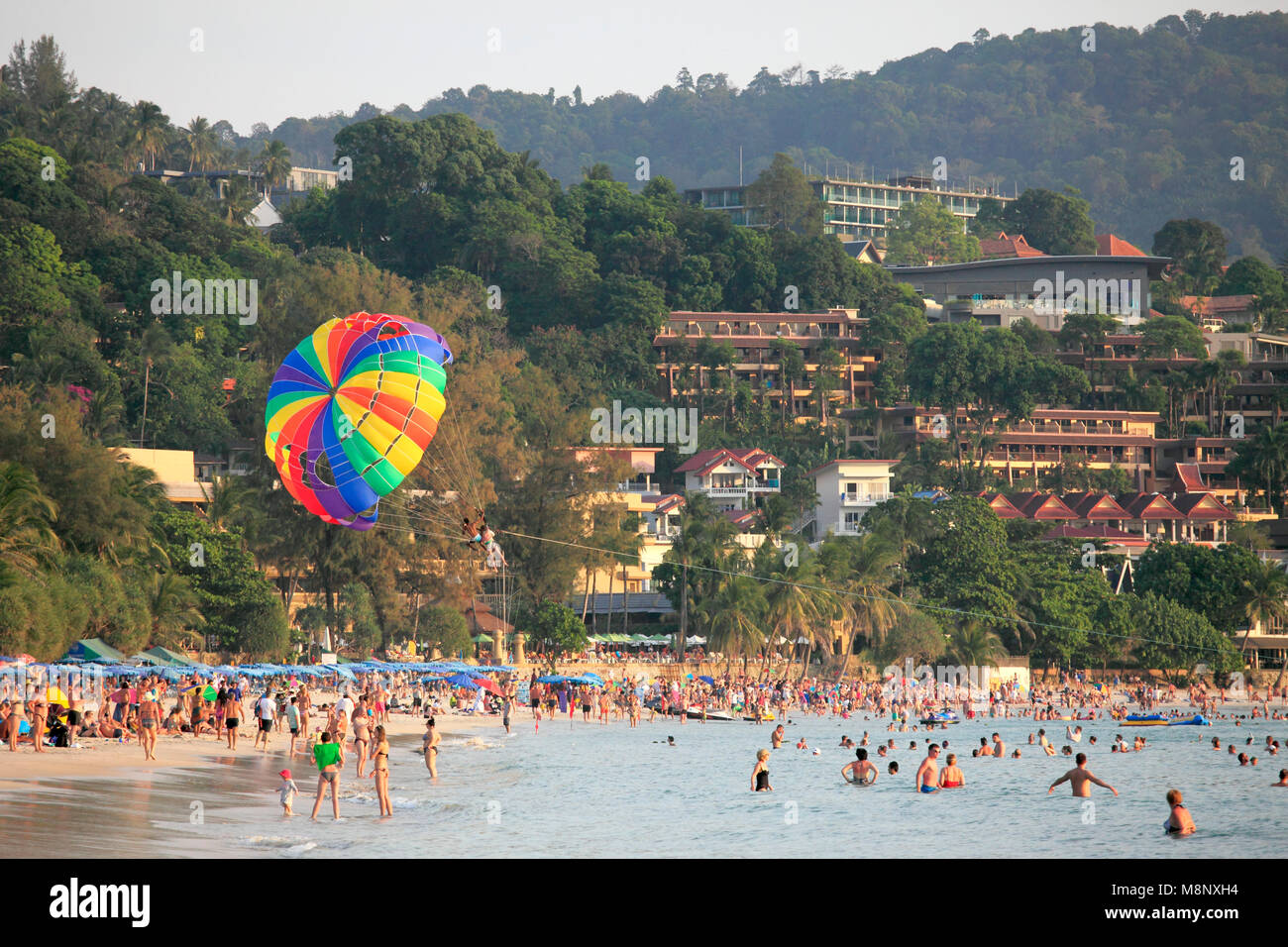 La Thaïlande, Phuket, Kata Yai Beach, les gens, les touristes, Banque D'Images