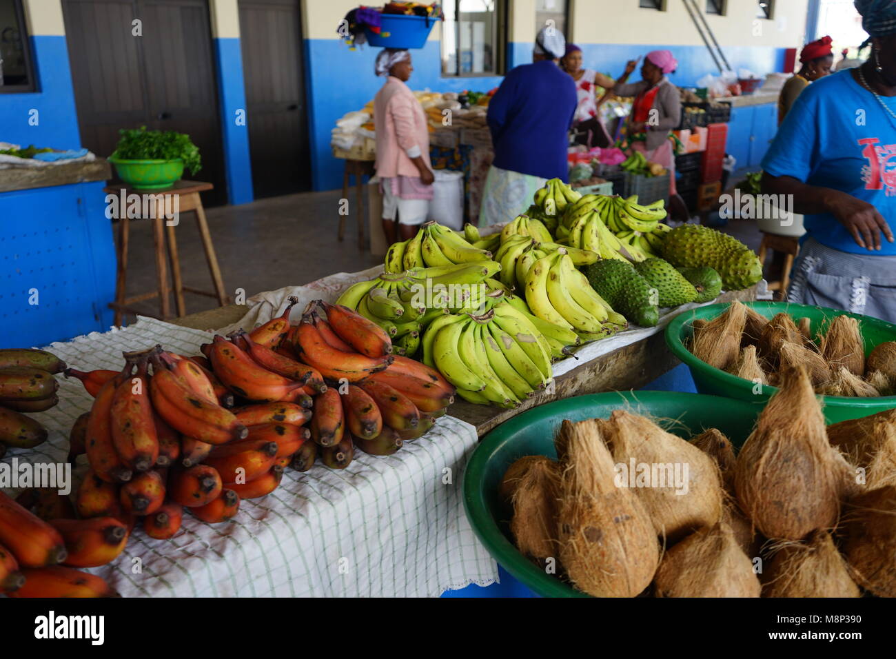 Les bananes et coco, Mercado Municipal, Tarrafal, l'île de Santiago, Cap-Vert Banque D'Images