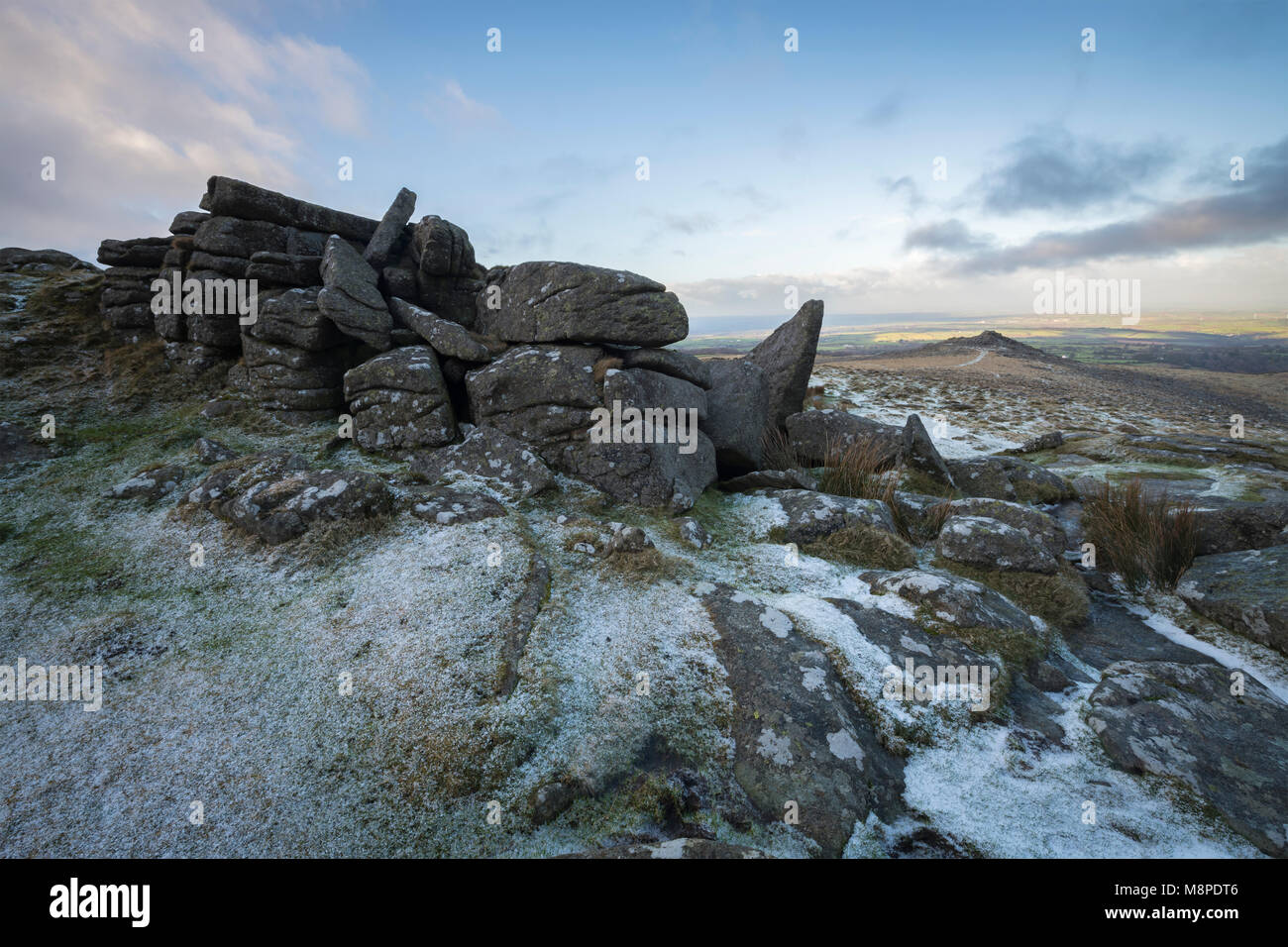 Une mince couche de neige à Belstone commun sur Dartmoor. Banque D'Images