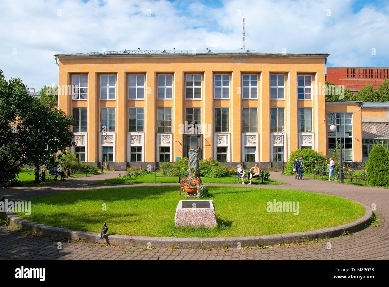 SAINT-Pétersbourg, Russie, le 3 août 2016 : Pierre le Grand musée botanique et Sculpture Banque D'Images