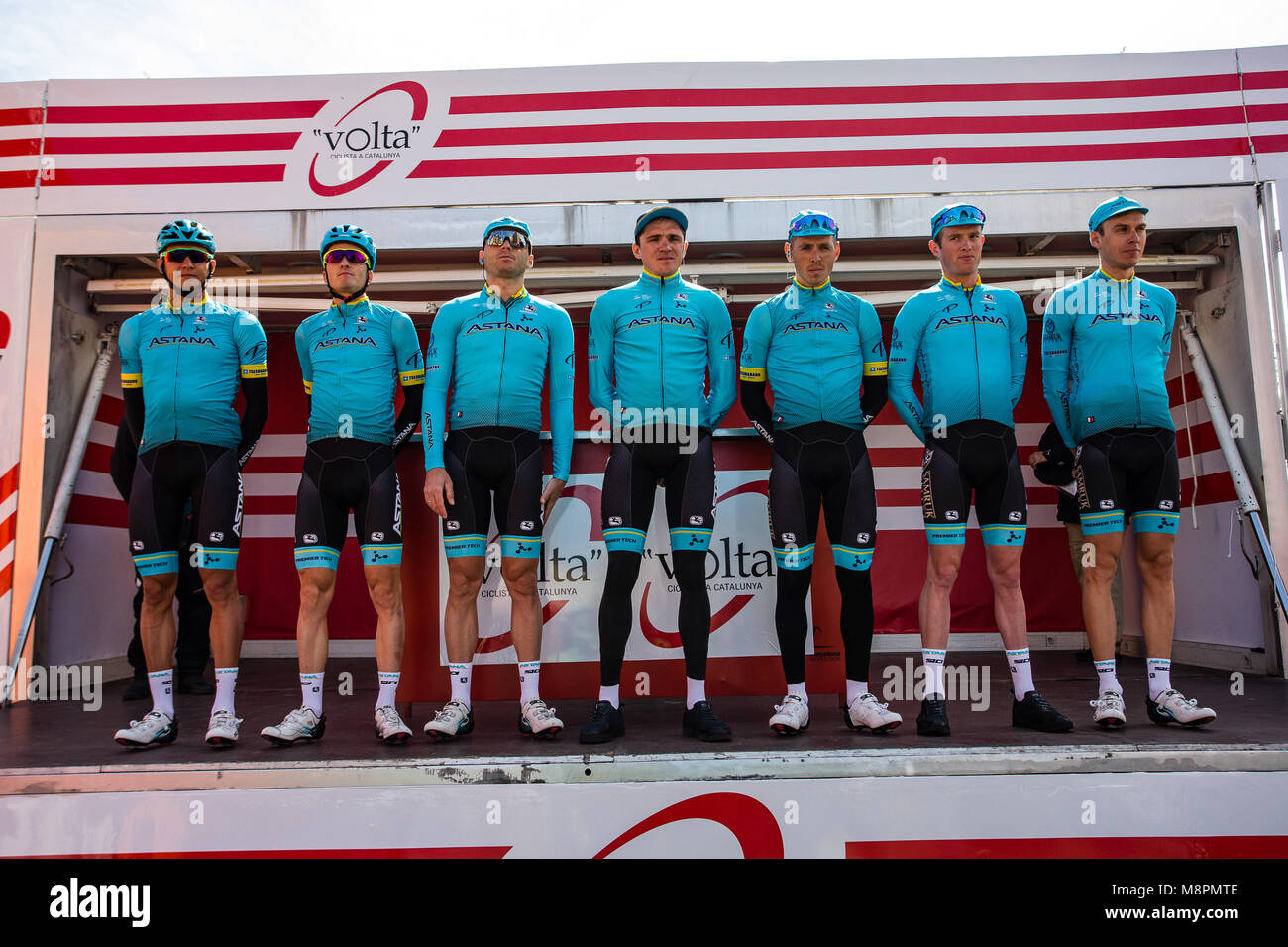 Barcelona, Espagne. 19 mars, 2018. Astana Pro Team 141, Jesper HANSEN (DEN), 142, Pello BILBAO (ESP), 143 CHERNETSKI, Sergei (RUS), 144, ZEITS Andrey (KAZ), 145 STALNOV, Nikita (KAZ), 146, Andrey GRIVKO (UKR), 147 HIRT, Jan (CZE) et directeur Alexander SHEFER 98e Volta Ciclista a Catalunya 2018/Phase 1 - Calella Calella de 152,3km durant le Tour de Catalogne, 19 mars 2018 à Calella, Espagne. Credit : CORDON PRESS/Alamy Live News Banque D'Images