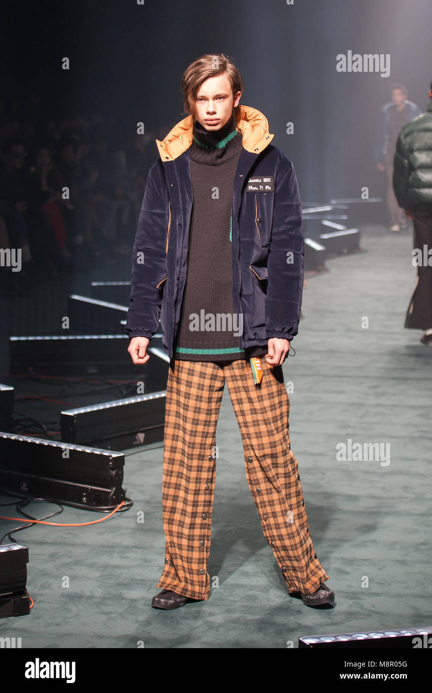 2018/03/19 Shibuya Tokyo, Freiknock, Amazon Fashion Week A/W 2018 de Tokyo. Vous Freiknock Joohyung Designer, est une marque unisexe contemporain. La signification de la marque est 'frapper à la liberté'. (Photos par Michael Steinebach/AFLO) Banque D'Images