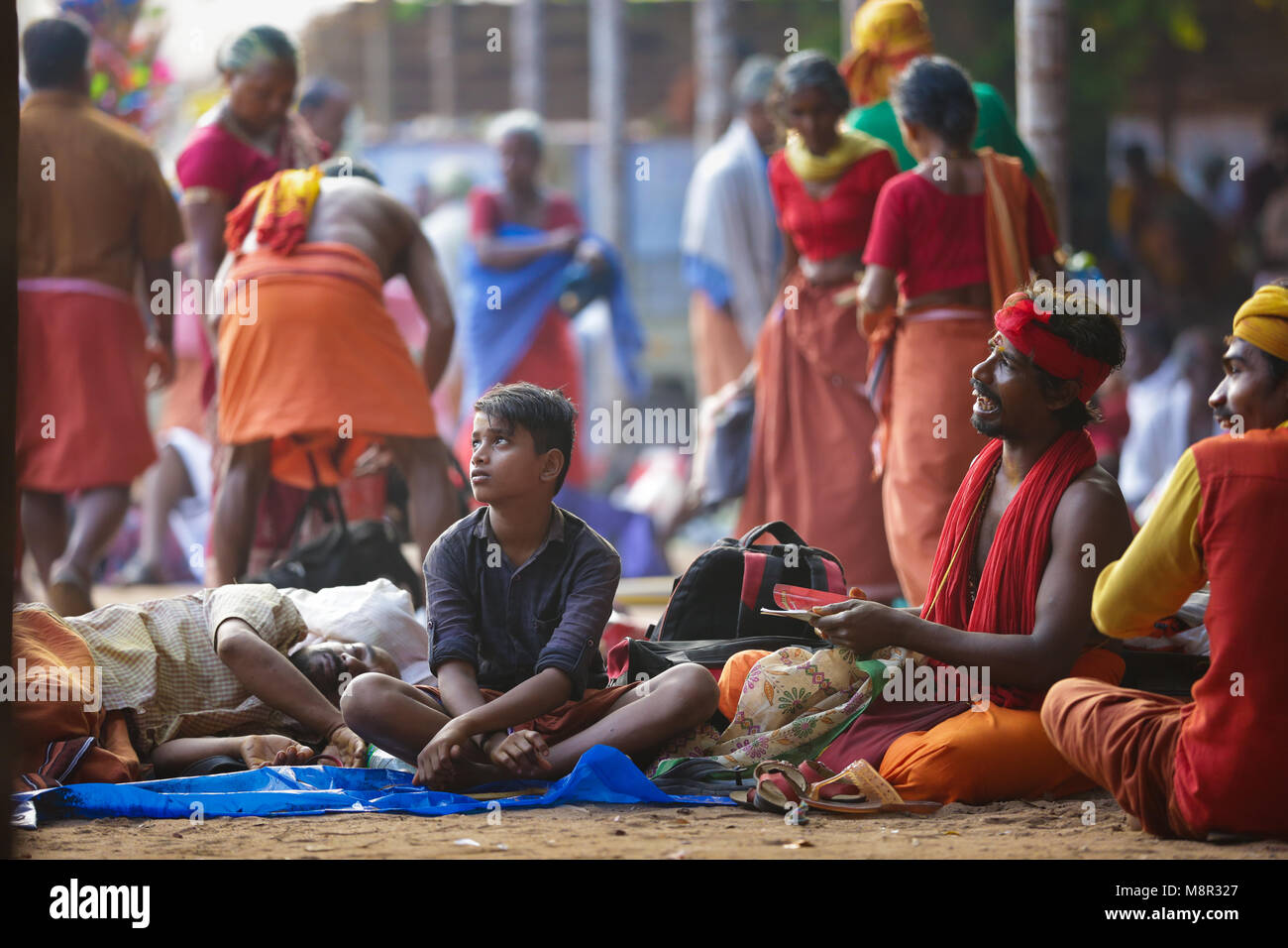 L'État du Kerala, en Inde. 20 mars, 2018. Lieu : Kodungalloor Bhagavathy Kodugalloor Temple Lieu : District : le festival annuel Thrissur au Temple Sree Bhagavathy Kurumba situé à Kodungalloor est célèbre dans tout le Kerala et est connu sous le nom de Kodungalloor Bharani. Il a lieu pendant les mois de Meenam malais. Une mer de dépassements de rouge les locaux comme une série d'oracles (velichappad) danser dans une transe offrent leurs prières à la divinité. C'est une expérience mystique pour tous ceux qui ont la chance de le voir. Credit : ANURAJ Kariat/Alamy Live News Banque D'Images