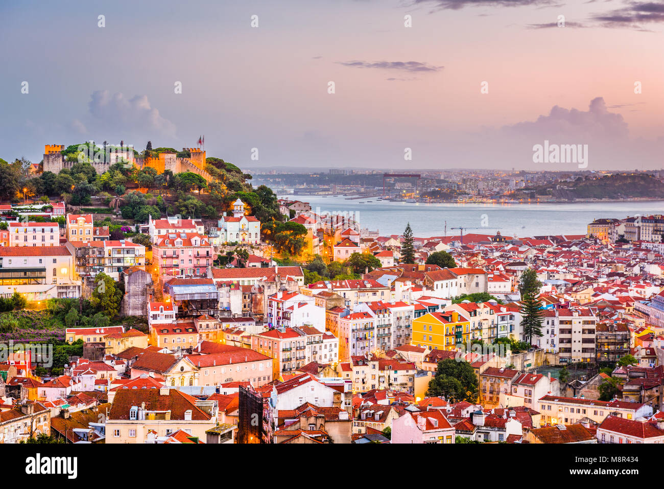 Lisbonne, Portugal vieille ville d'horizon. Banque D'Images