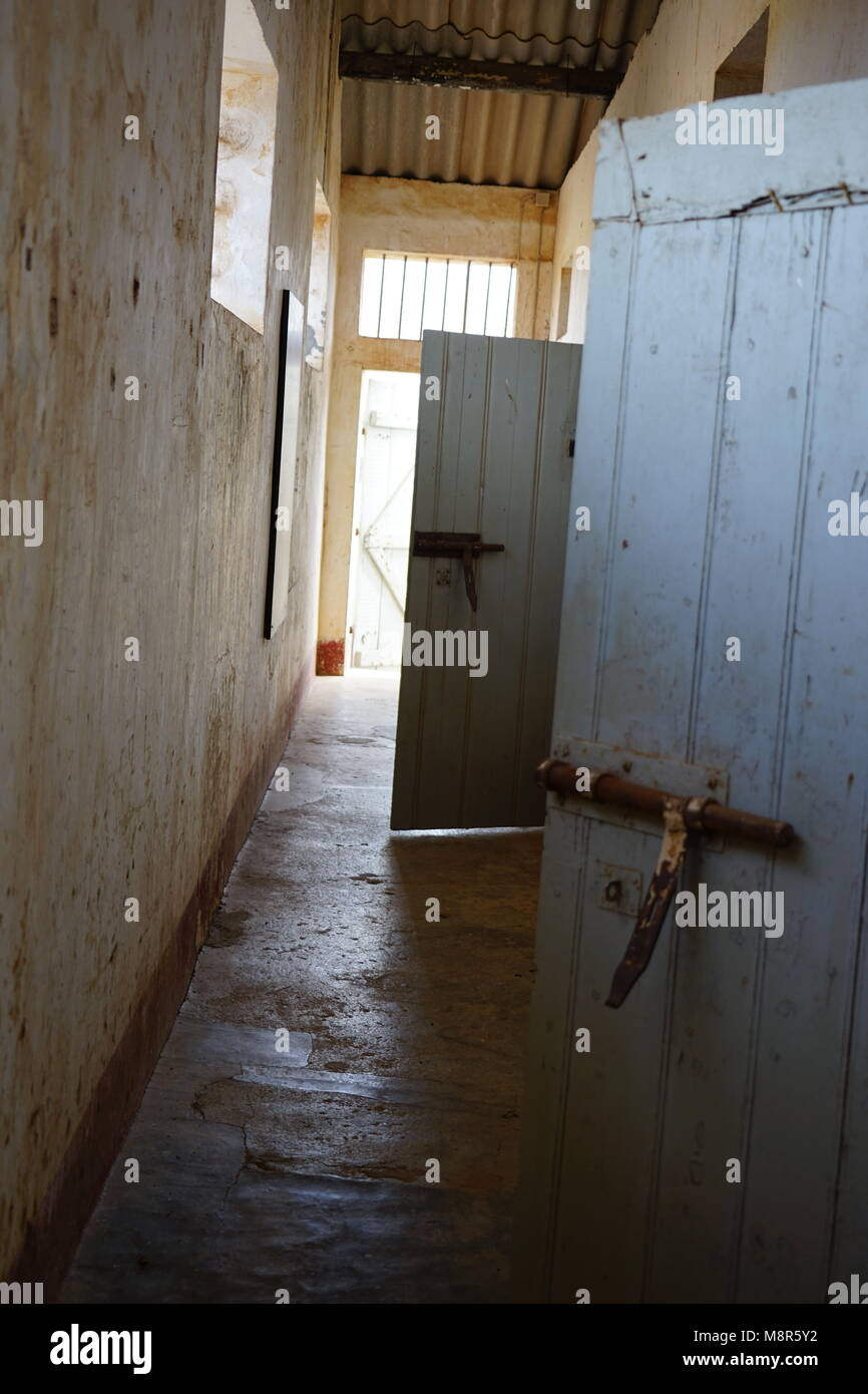 Les cellules individuelles, Museu do Tarrafal, Camp de Tarrafal, Tarrafal, l'île de Santiago, Cap-Vert Banque D'Images