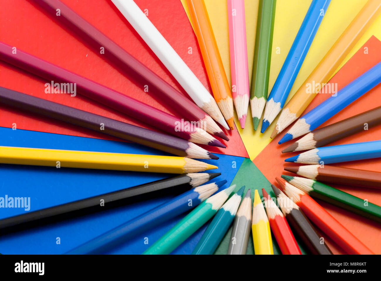 Crayon de couleur sur carton Banque de photographies et d’images à