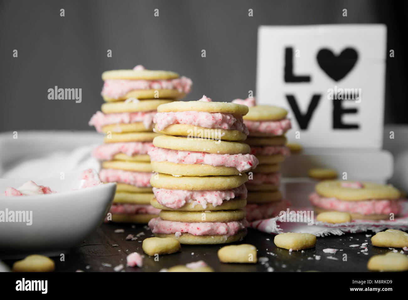 Close-up d'un aliment sucré avec amour sur la table de texte Banque D'Images