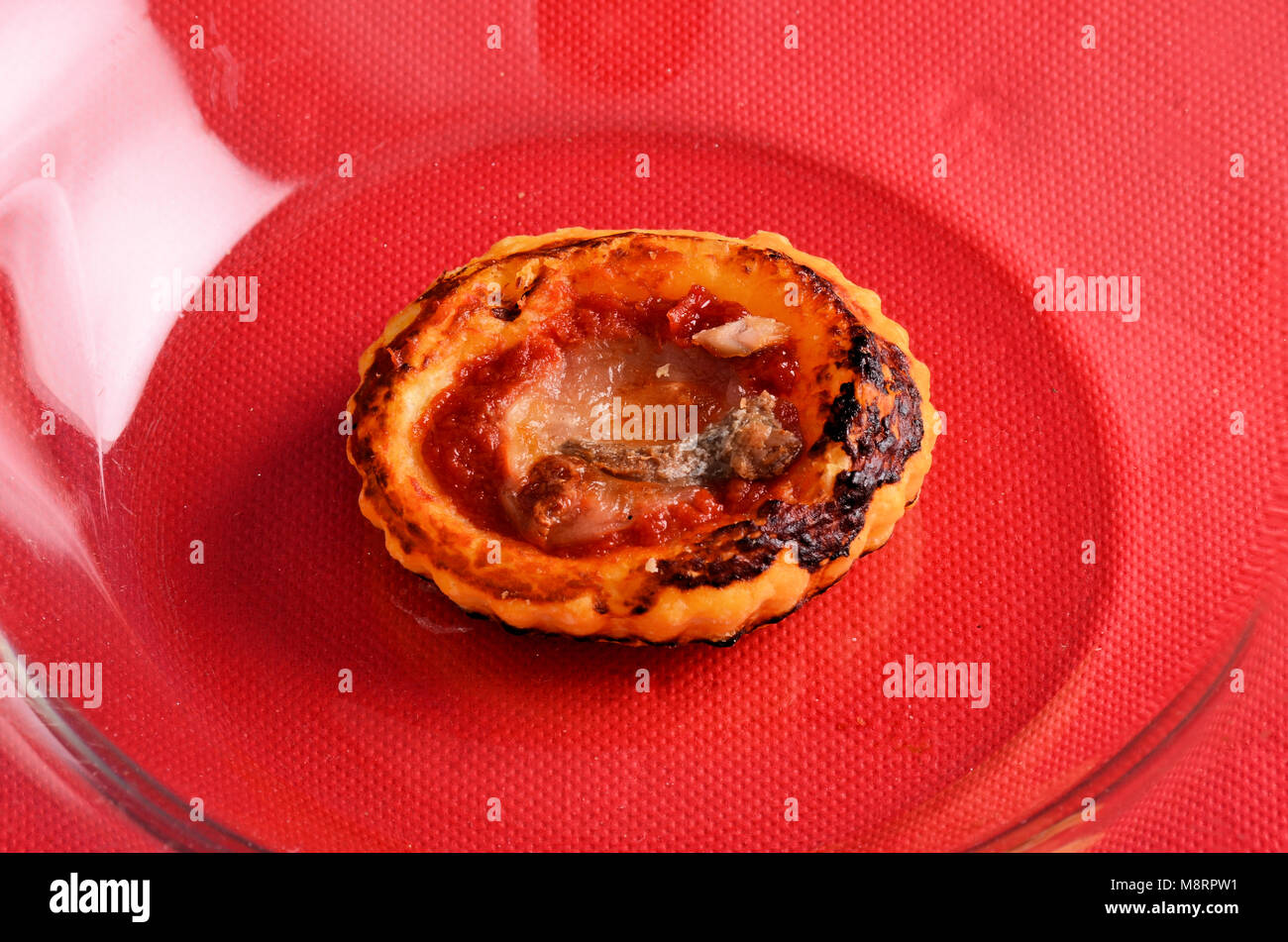 Pizza - finger food on table de restaurant Banque D'Images