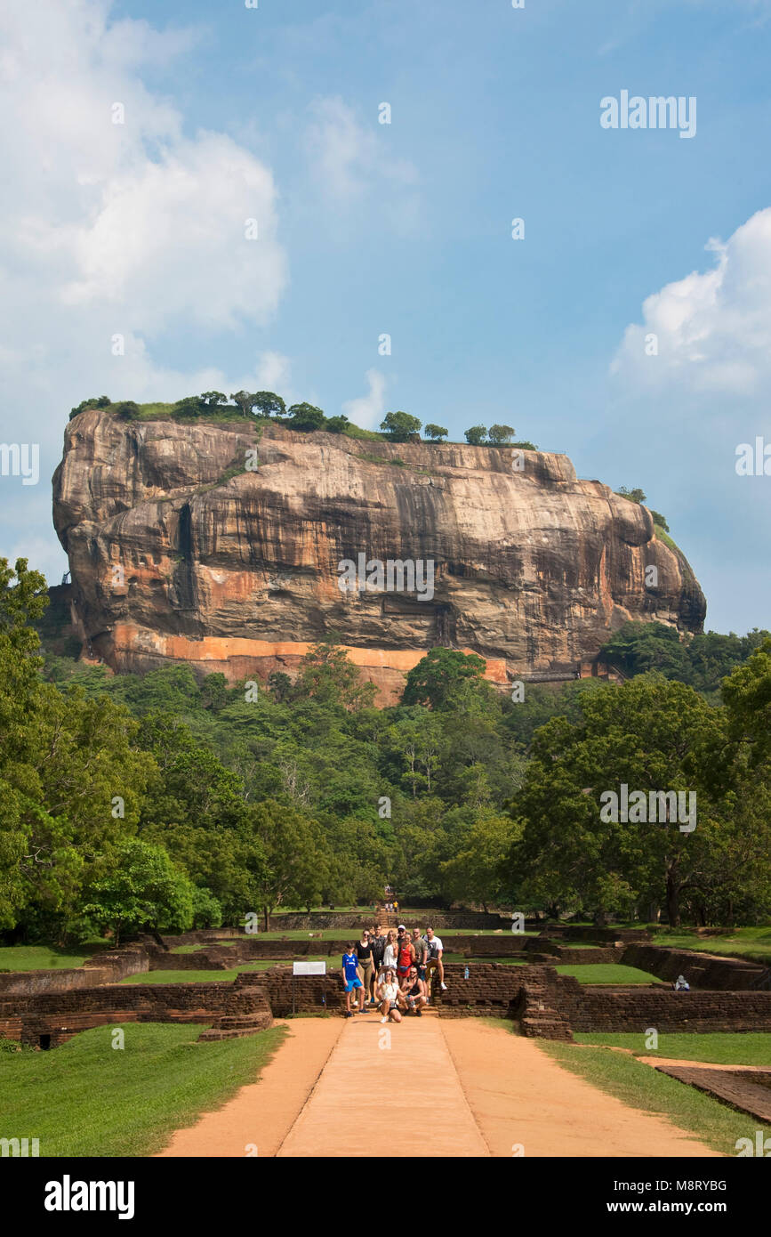 Sigiriya ou Sinhagiri (le Rocher du Lion) est une ancienne forteresse rock situé dans le nord du district de Matale, près de la ville de Dambulla. Le nom fait référence à un Banque D'Images