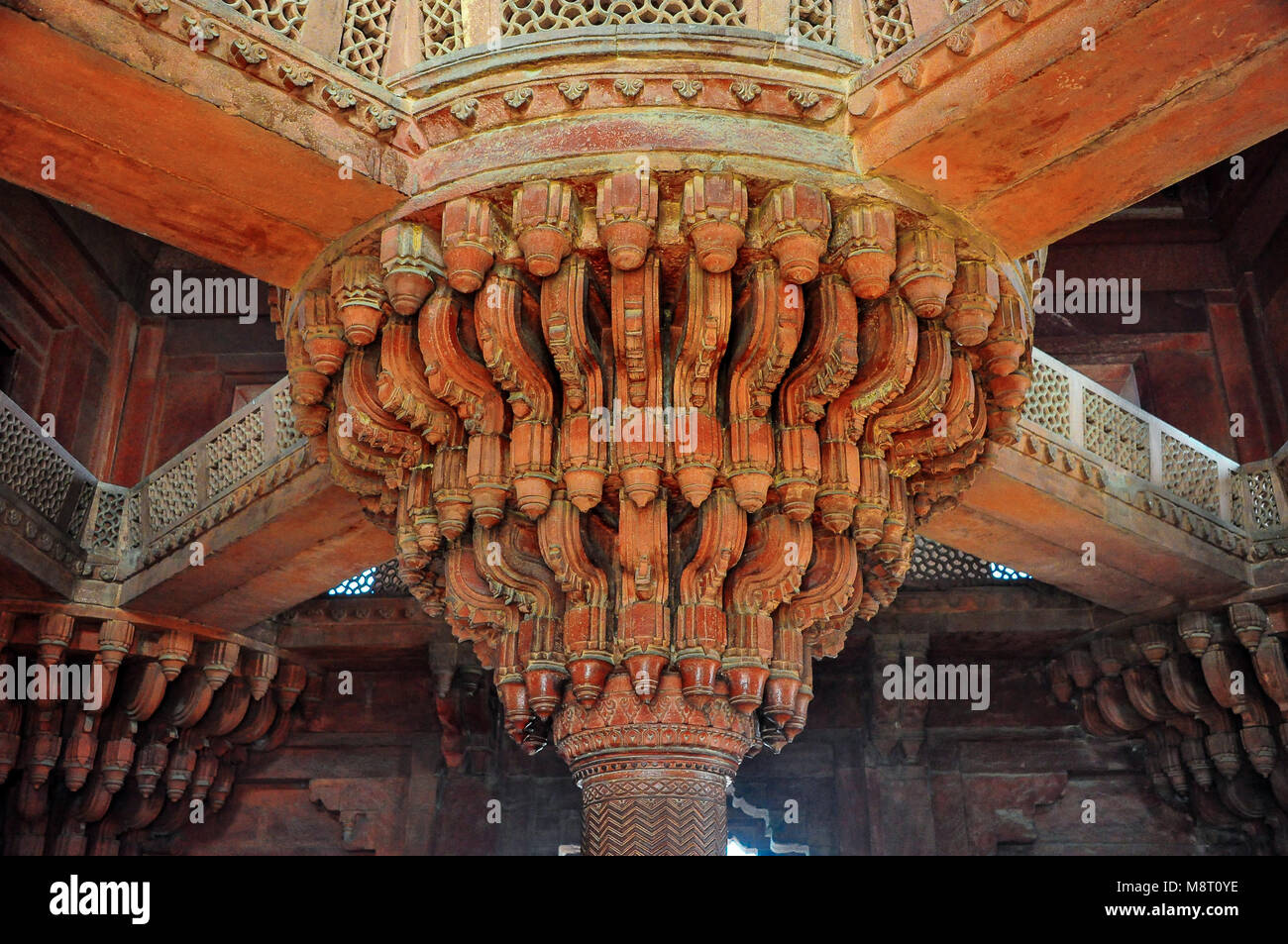 Intérieur du Diwan-i-Khas (Hall d'Audience privée), Fatehpur Sikri à Delhi, en Inde. L'un des exemples les mieux préservés de l'architecture de Mughal Banque D'Images