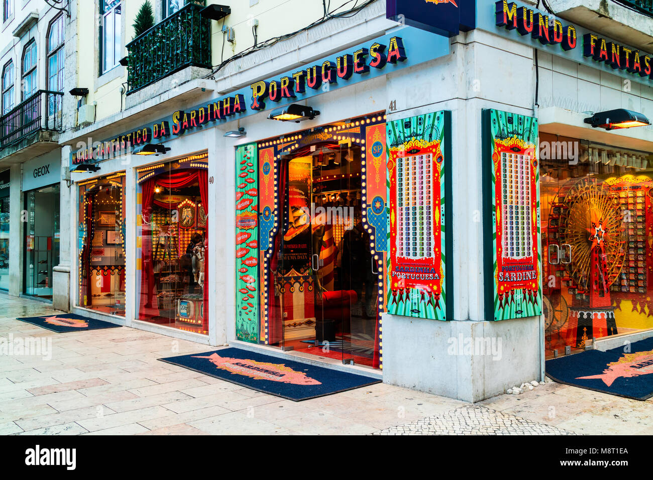 Le monde fantastique de sardines sardines portugaises - boutique spécialisée à Lisbonne, Portugal a ouvert une usine de conserves en Murtosa. Banque D'Images