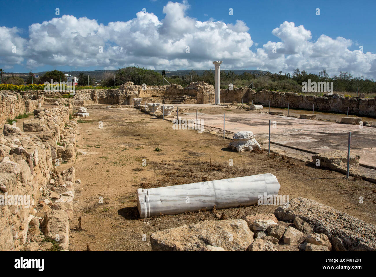 Tombé dans la colonne du parc archéologique agios Georgious paysage, Pegeia, district de Paphos, Chypre, Méditerranéenne Banque D'Images