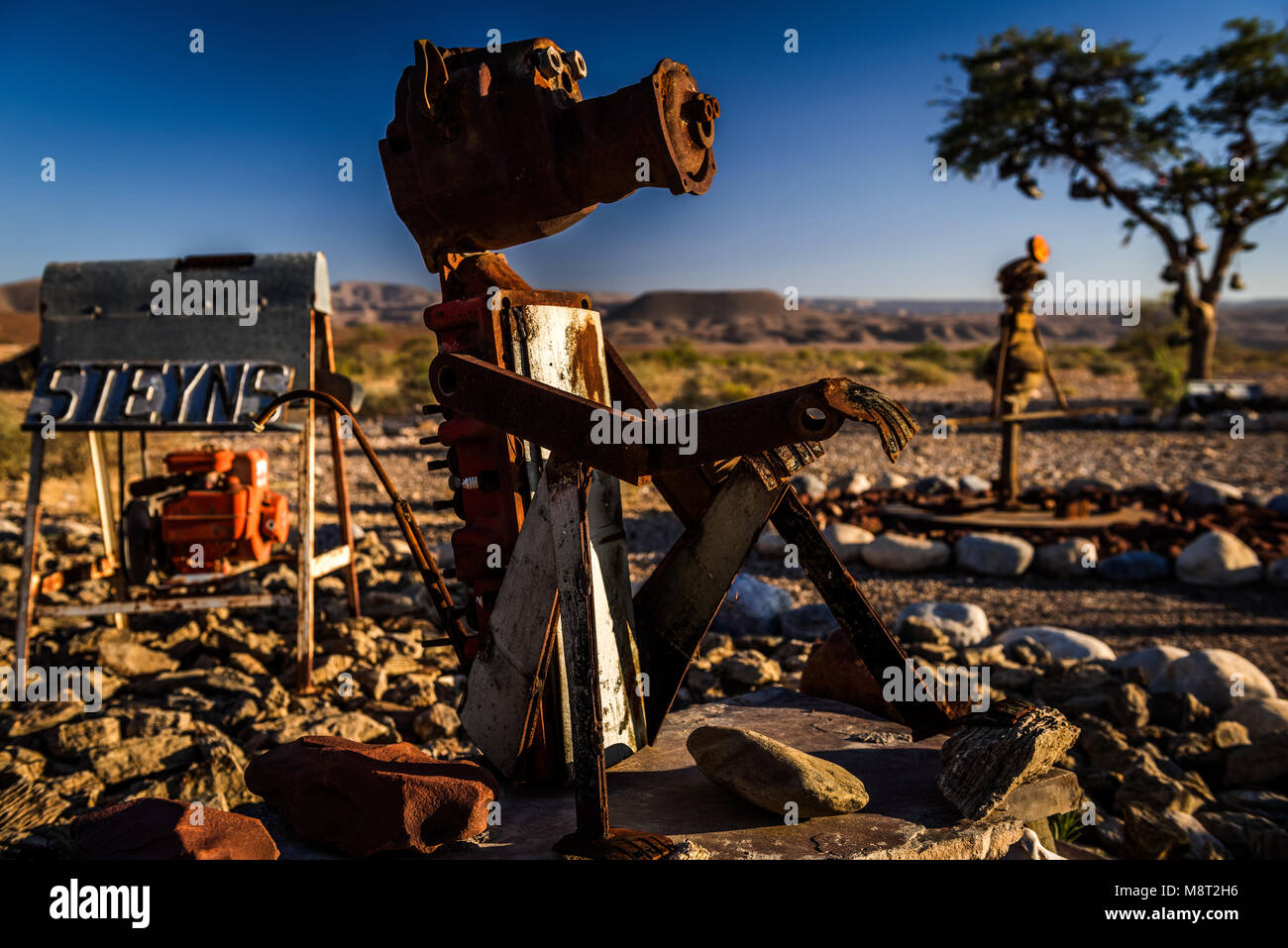 Un jardin de sculptures en métal à la rivière Tsauchab camp en Namibie Banque D'Images