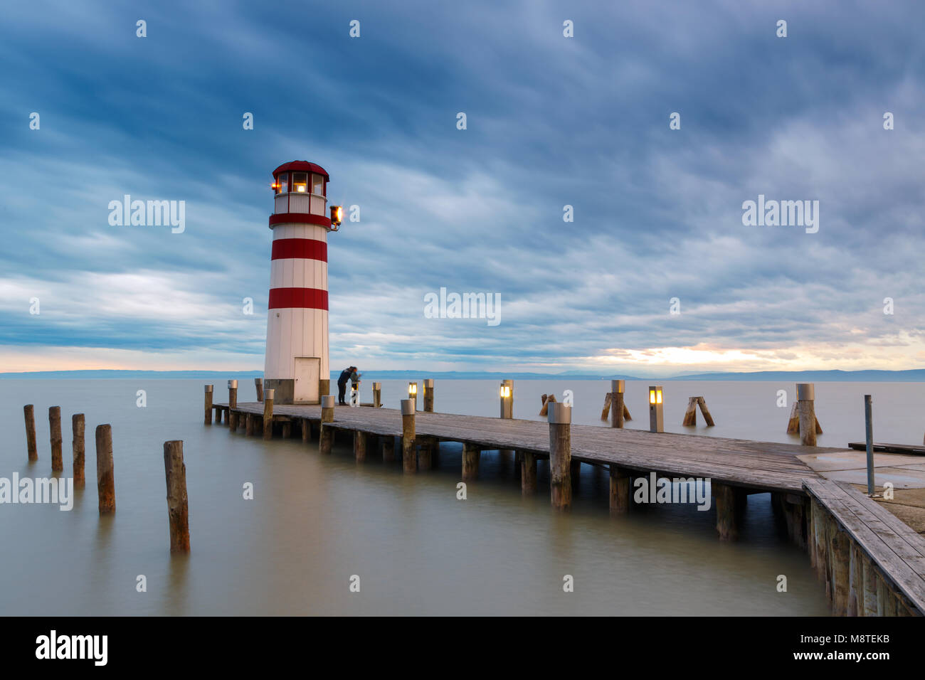 Phare du lac de Neusiedl (Podersdorf am See) au coucher du soleil, Burgenland, Autriche Banque D'Images
